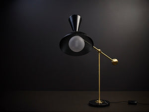 Molto Table Lamp (Natural Brass, Black)