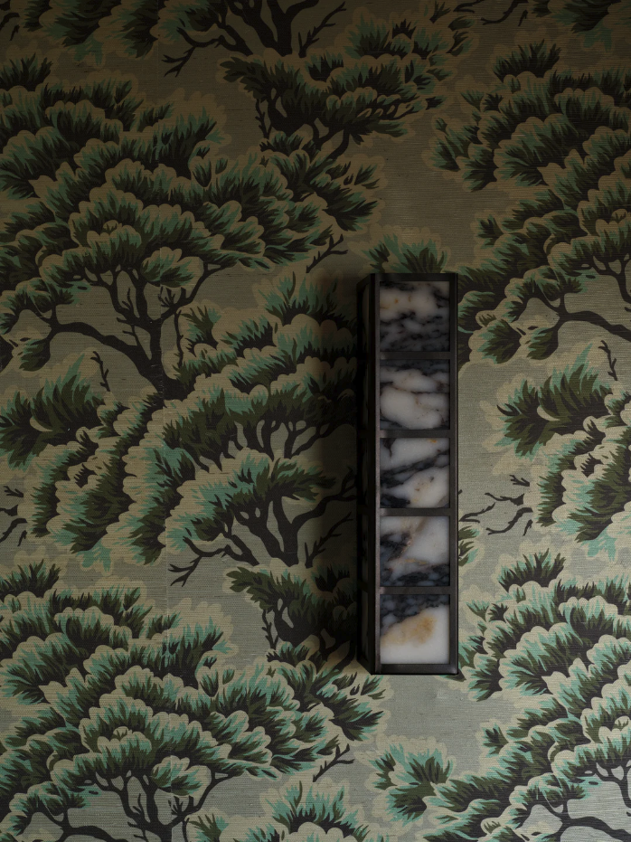 Queens 5 (Black, Calacatta Marble)