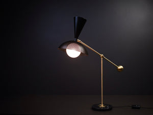 Molto Table Lamp (Natural Brass, Black)